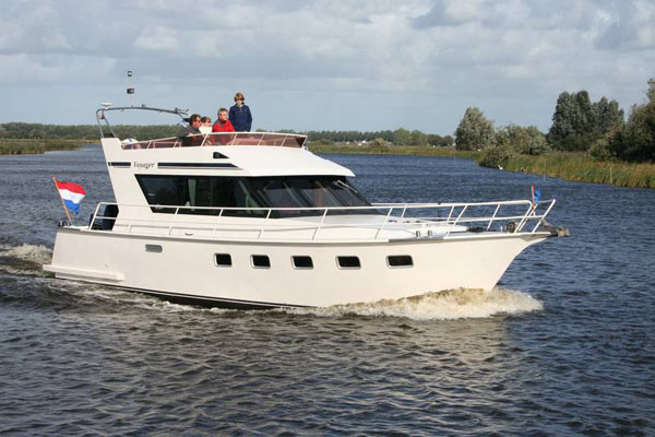 Motoryacht Vacance 1200 Voyager - Yachtcharter De Drait Brandenburg