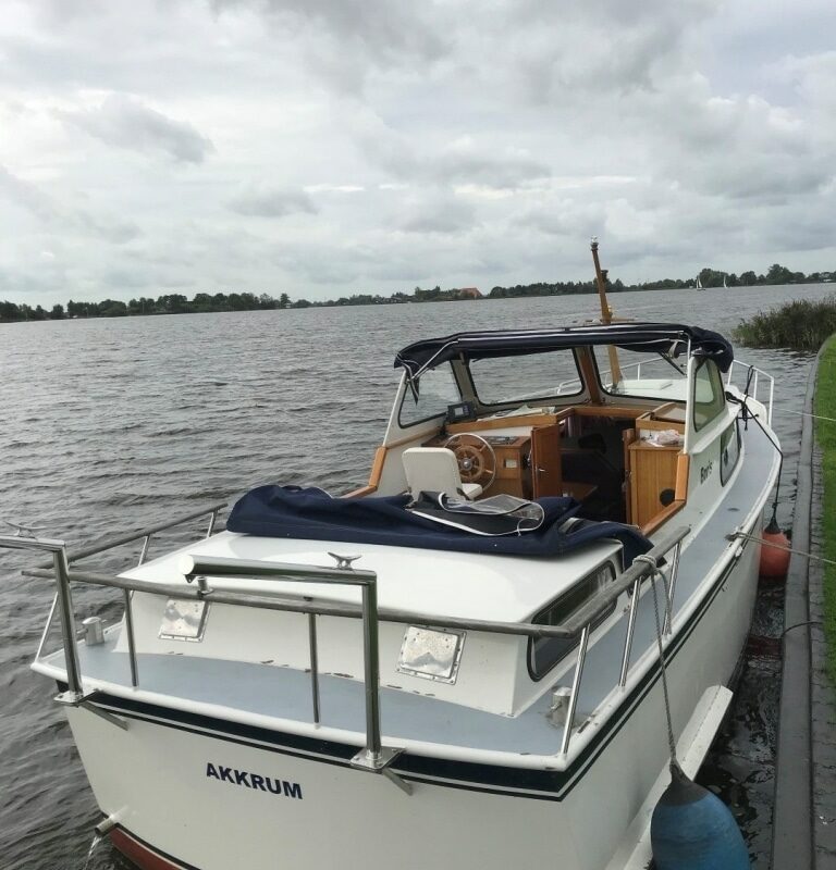 Heckansicht Motorboot Myrthe