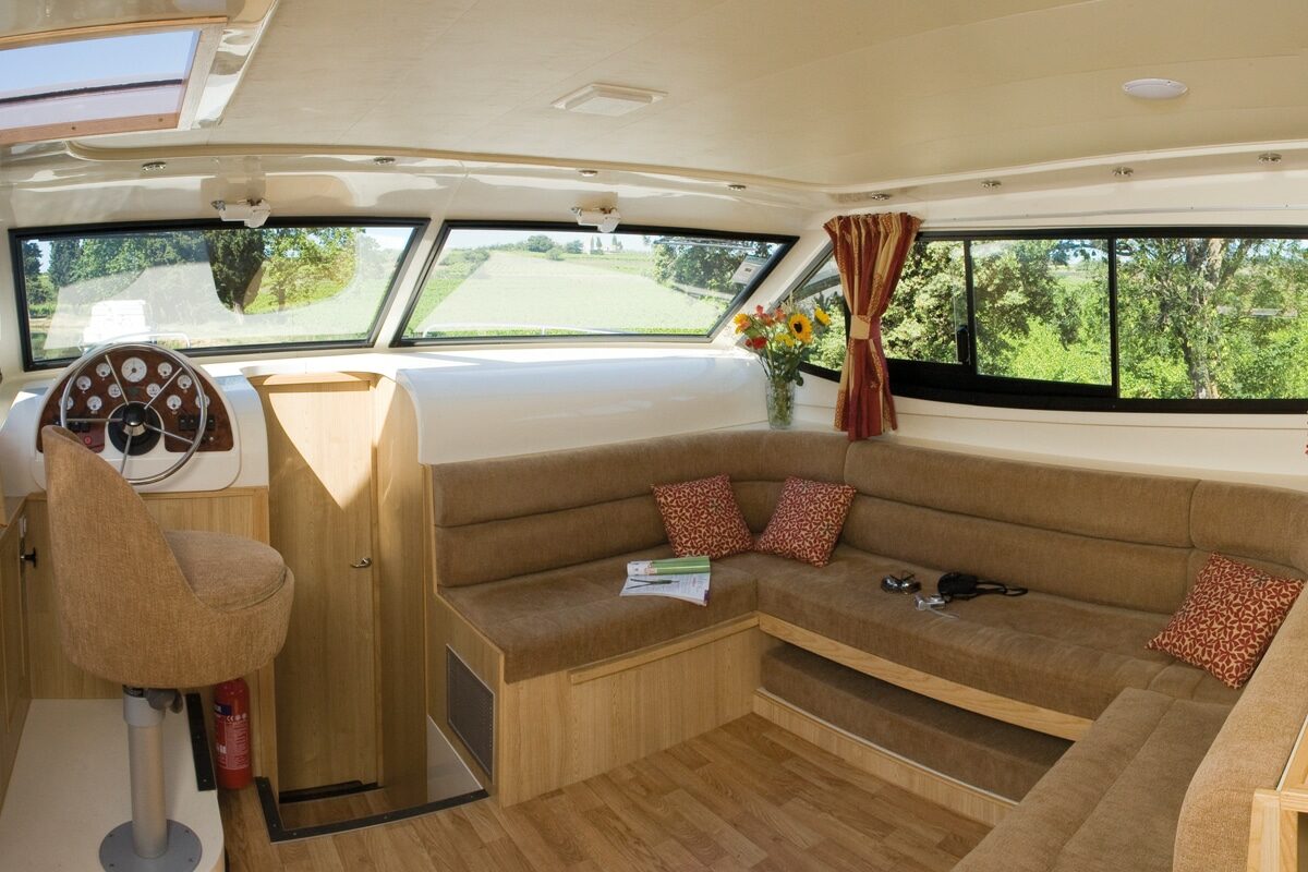 Salon auf Boot Mystique Le Boat