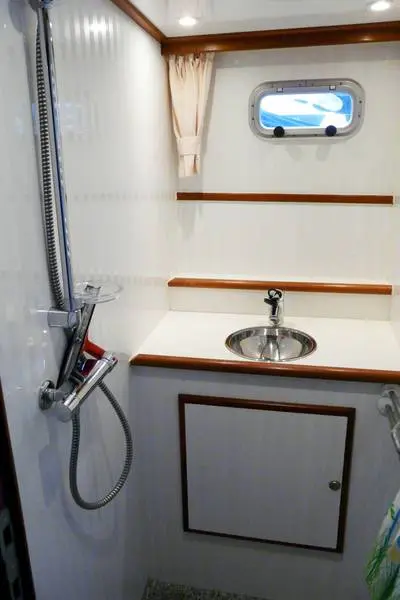 Nasszelle Motoryacht Renal 36 Drait 104 / 130