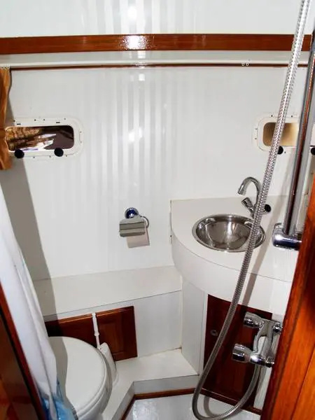 Nasszelle Motoryacht Renal 36 Drait 42