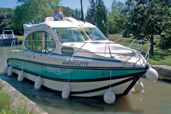 Hausboot Nicols Duo in Fahrt