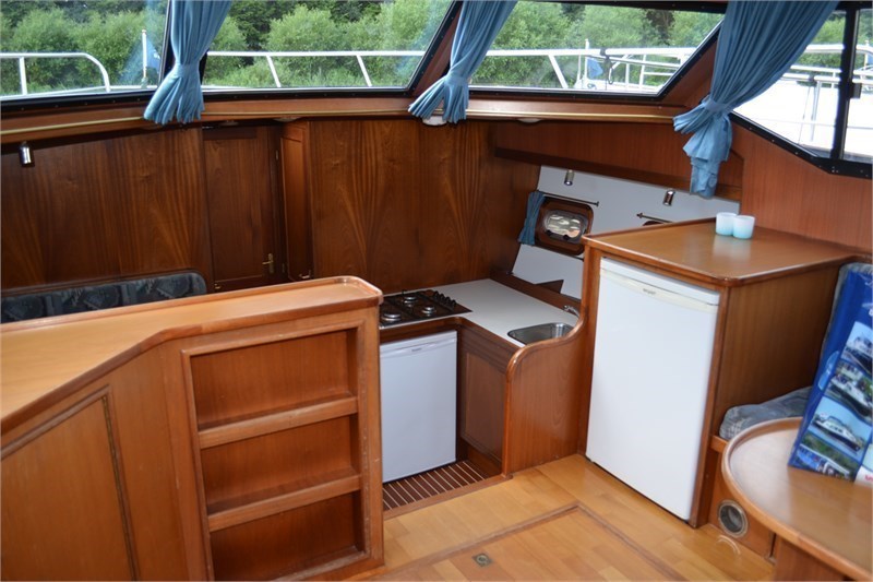 Küchenbereich Motoryacht Tyvano 1340 Surrender