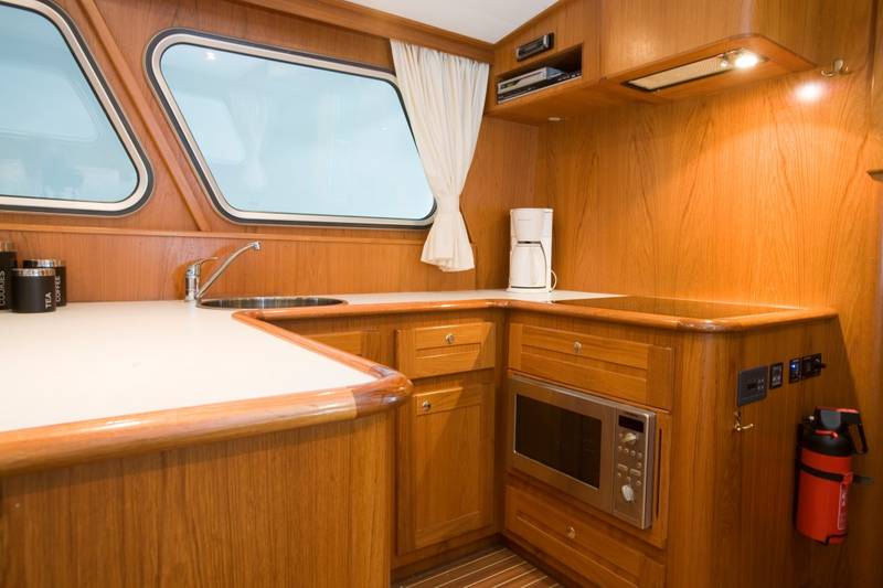 Küchenbereich Motoryacht Impression 1400