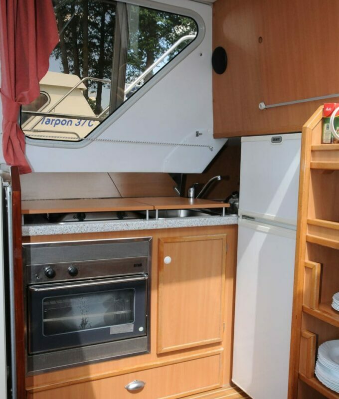 Pantry auf Tarpon 37 Duo Prestige