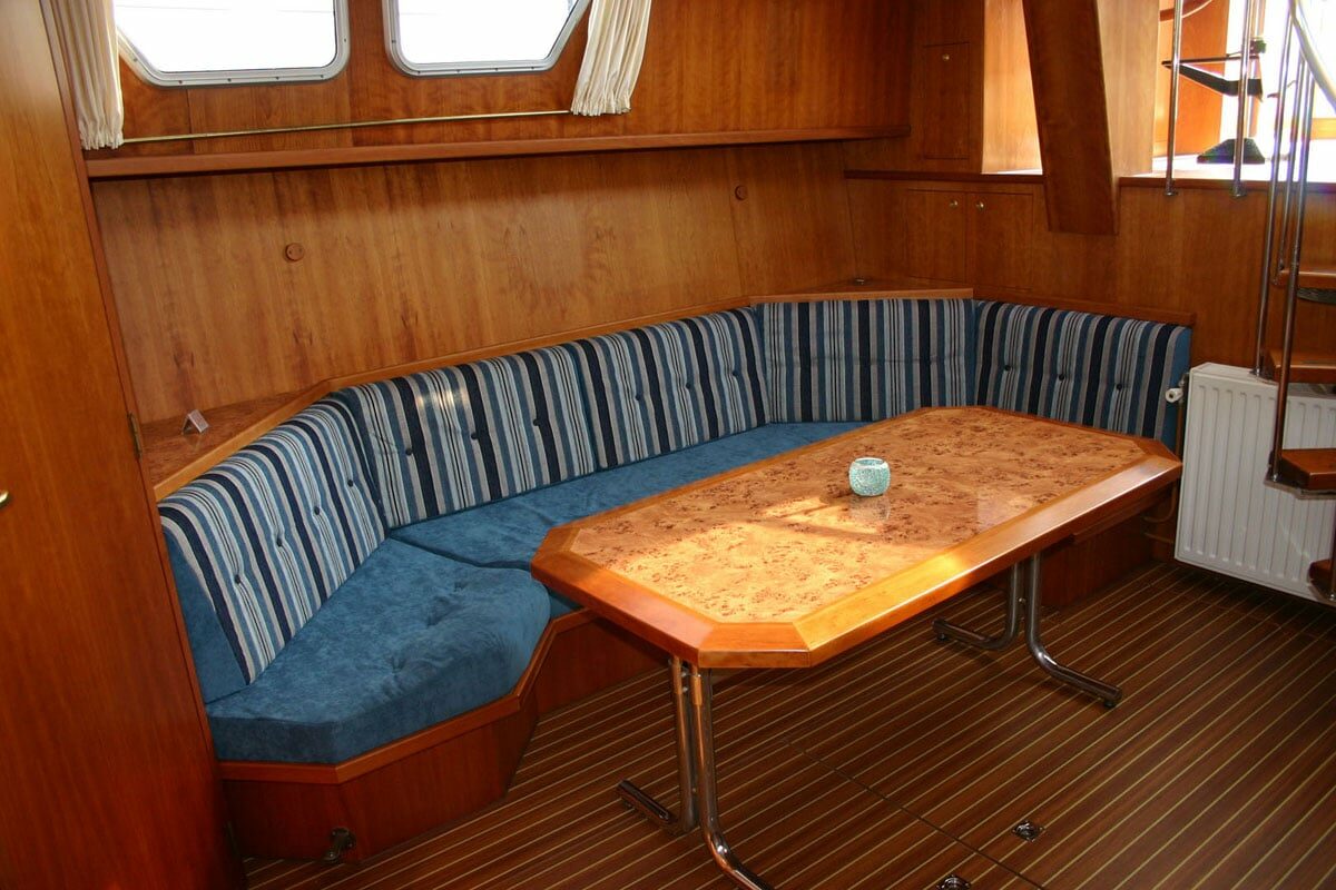 Salon Pilot 44 Solyd