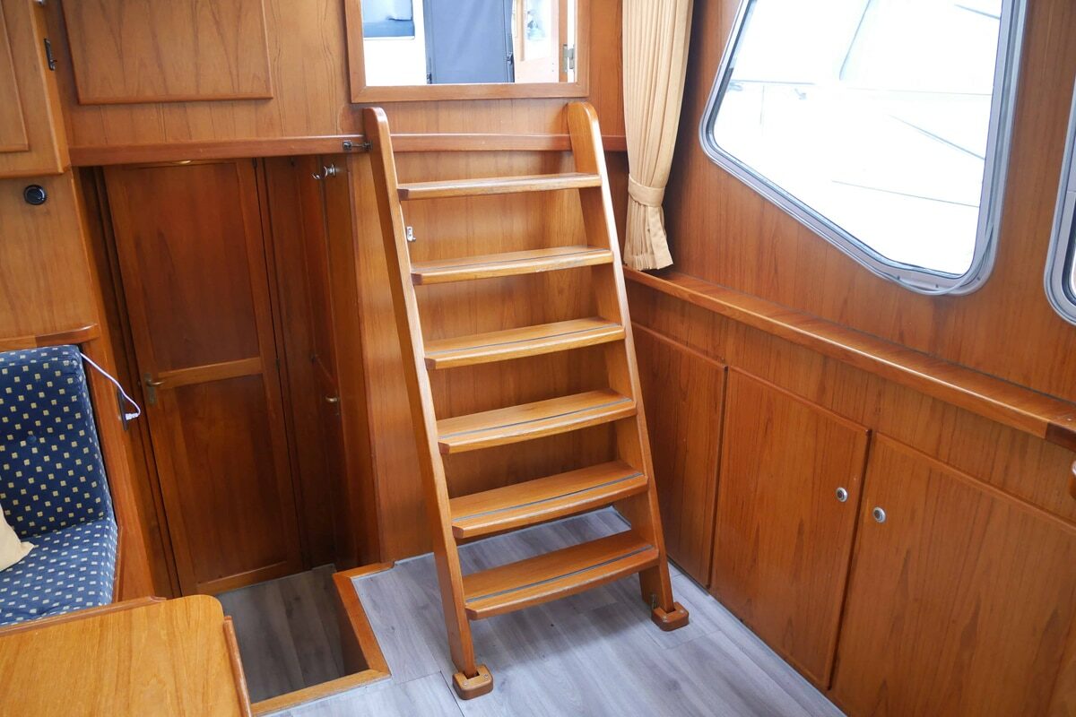 Treppe zum Außendeck Privateer 34
