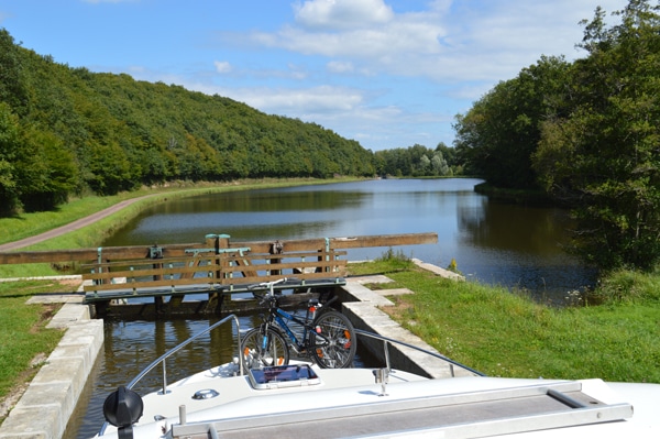Am Canal du Nivernais mit dem Hausboot fahren
