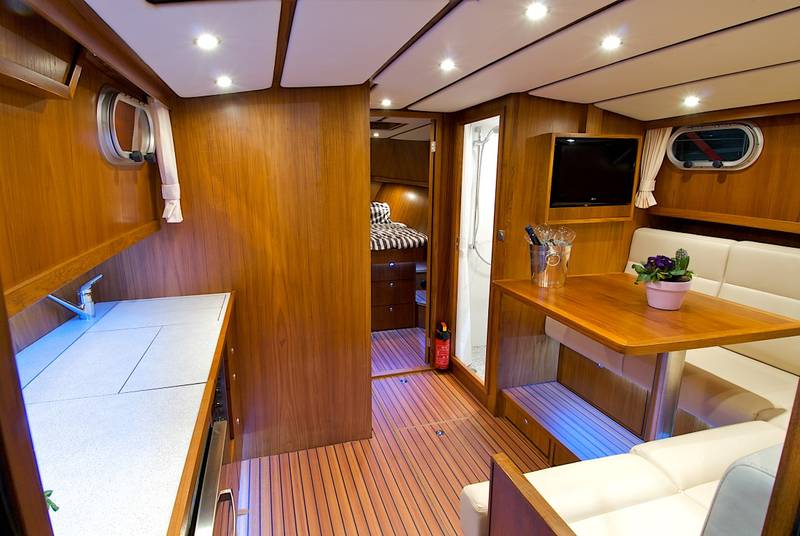 Salon Motoryacht Bravoure 34 Cabrio