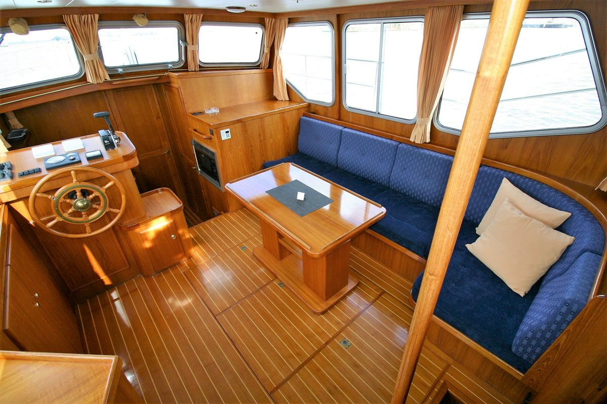Wohnbereich  Motoryacht Privateer 37 Charente