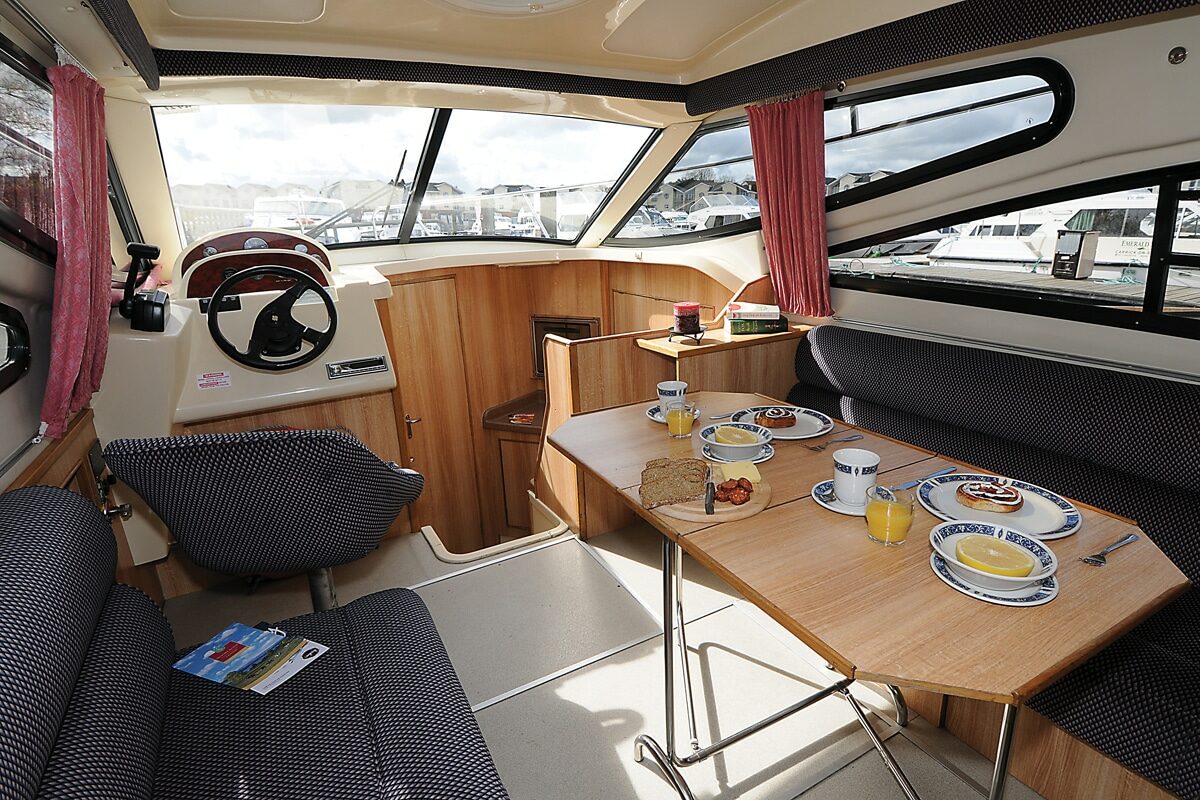 Wohnbereich Hausboot Consul
