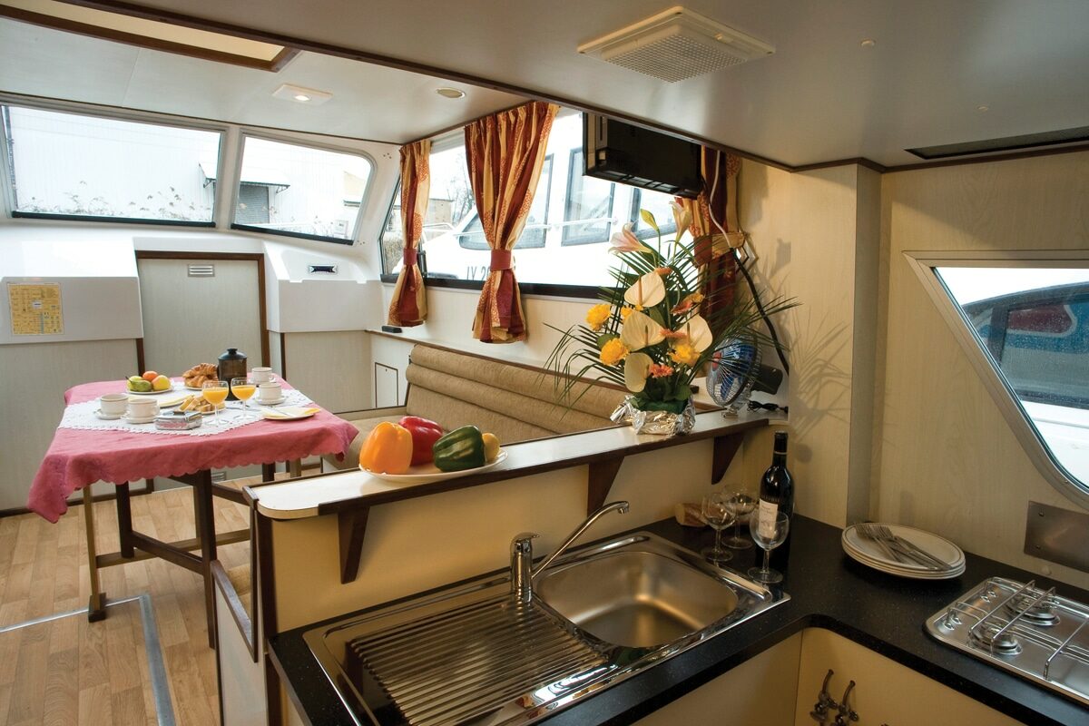 Küche und Salon Boot Continentale