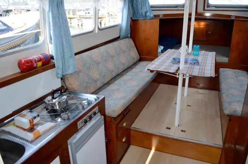Salon Motoryacht Doerak 850 Perla