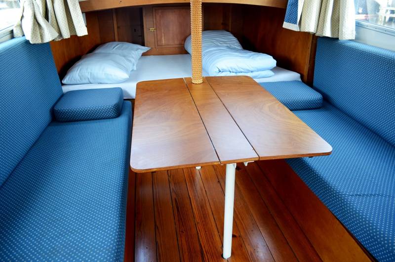 Salon Motoryacht Doerak 850 Quinto