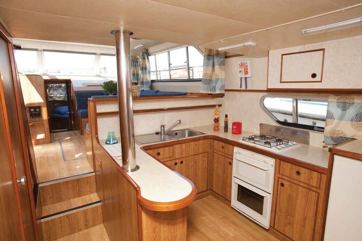 Küche auf Hausboot Grand Classique