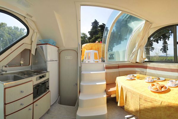 Salon und Ausgang zum Sonnendeck