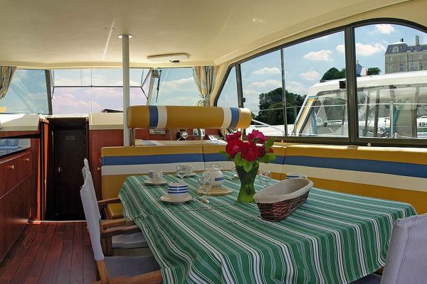 Salon Sedan 1160 Nicols Hausboot
