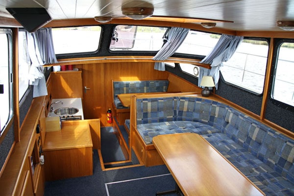Salonbereich der Wolvenjacht 9 Motorboot
