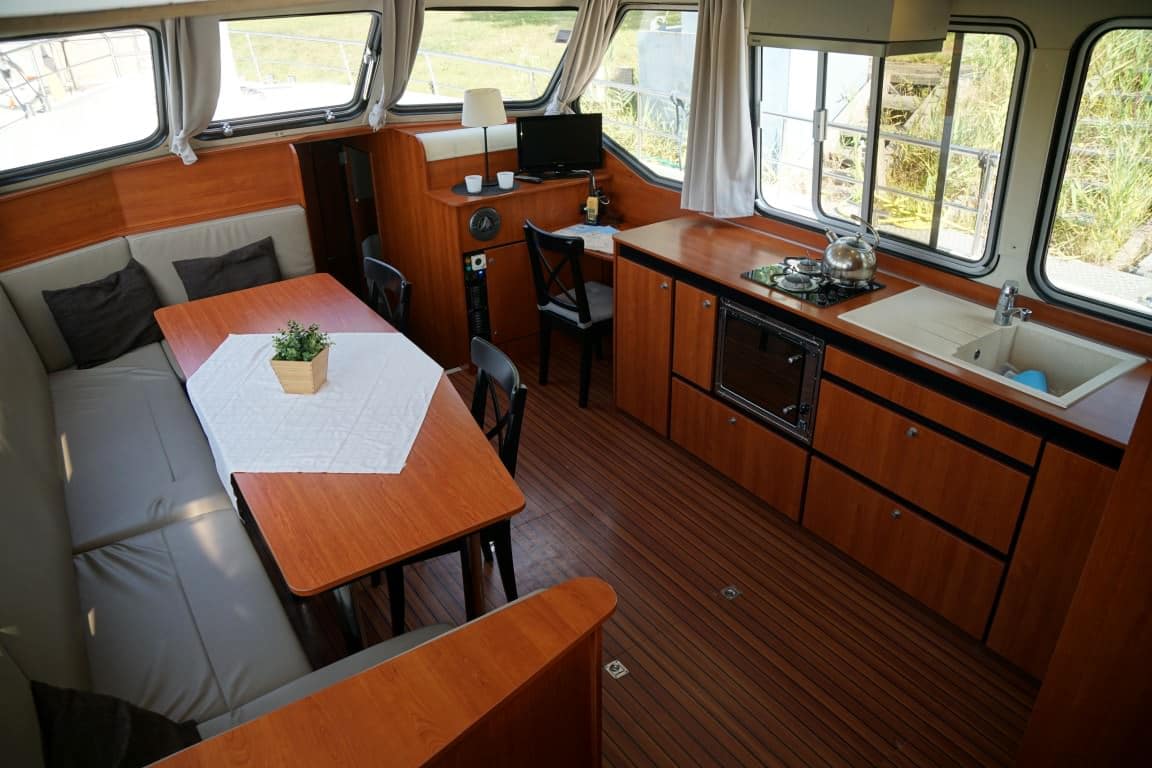 Salon Motoryacht Ryna 1400 Senne