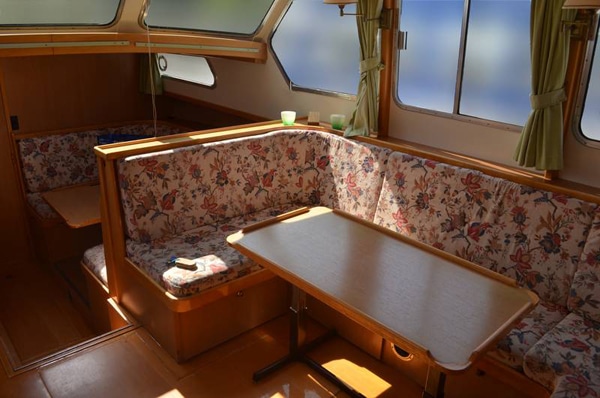 Salon Motoryacht Valkkruiser 1350 Blueflower