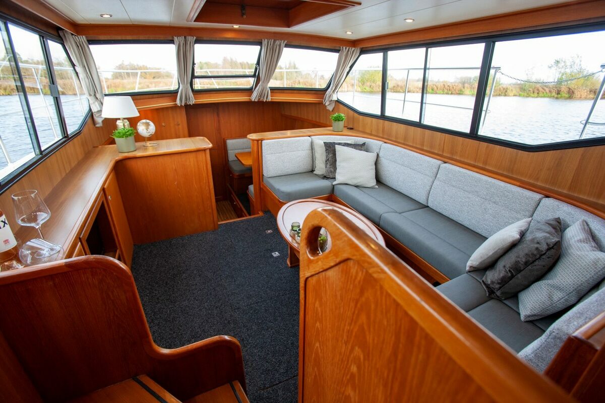 Salon Motorboot Irnzor 1220