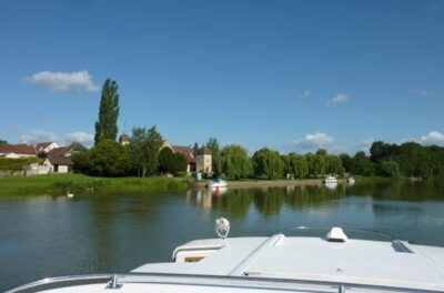 Hausboot auf Saone unterwegs