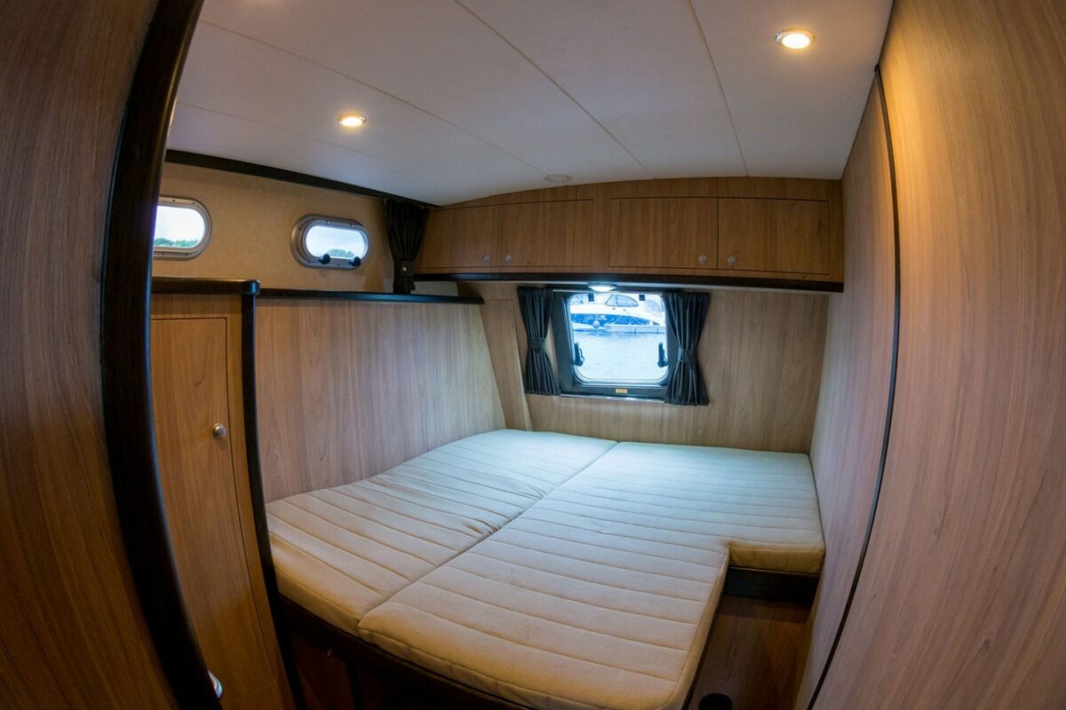 Schlafkabine mit Doppelbett Heck