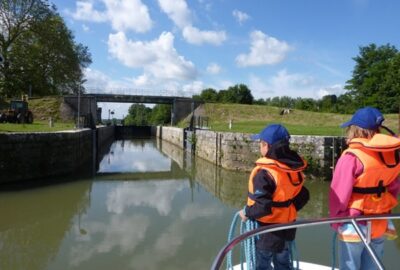 Schleuse in Vorbereitung Kinder Burgund