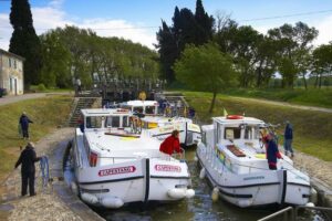 Penichette Hausboote in der Schleuse am Canal Midi