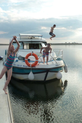 Schwimmen und Spass auf dem Hausboot in Portugal