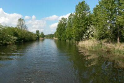 Wasserstraße auf Bootsfahrt Seenplatte