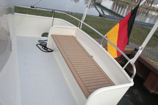 Sitzbank Sonnendeck Motoryacht Concordia 102 AC