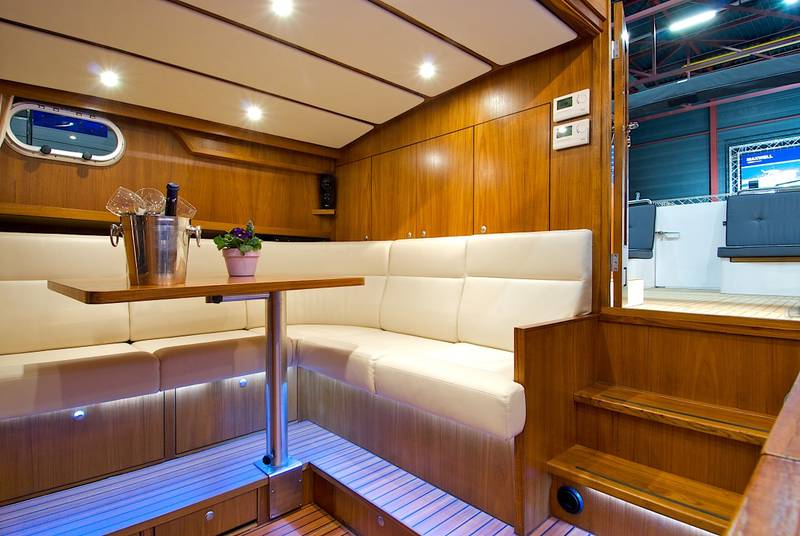 Sitzecke Motoryacht Bravoure 34 Cabrio