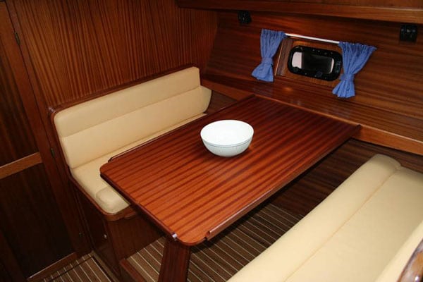 Dinette Motoryacht Vri-Jon Contessa Sterling