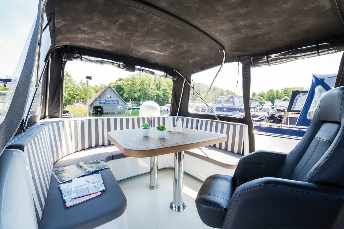 Sitzgruppe auf Sonnendeck Aventura 43