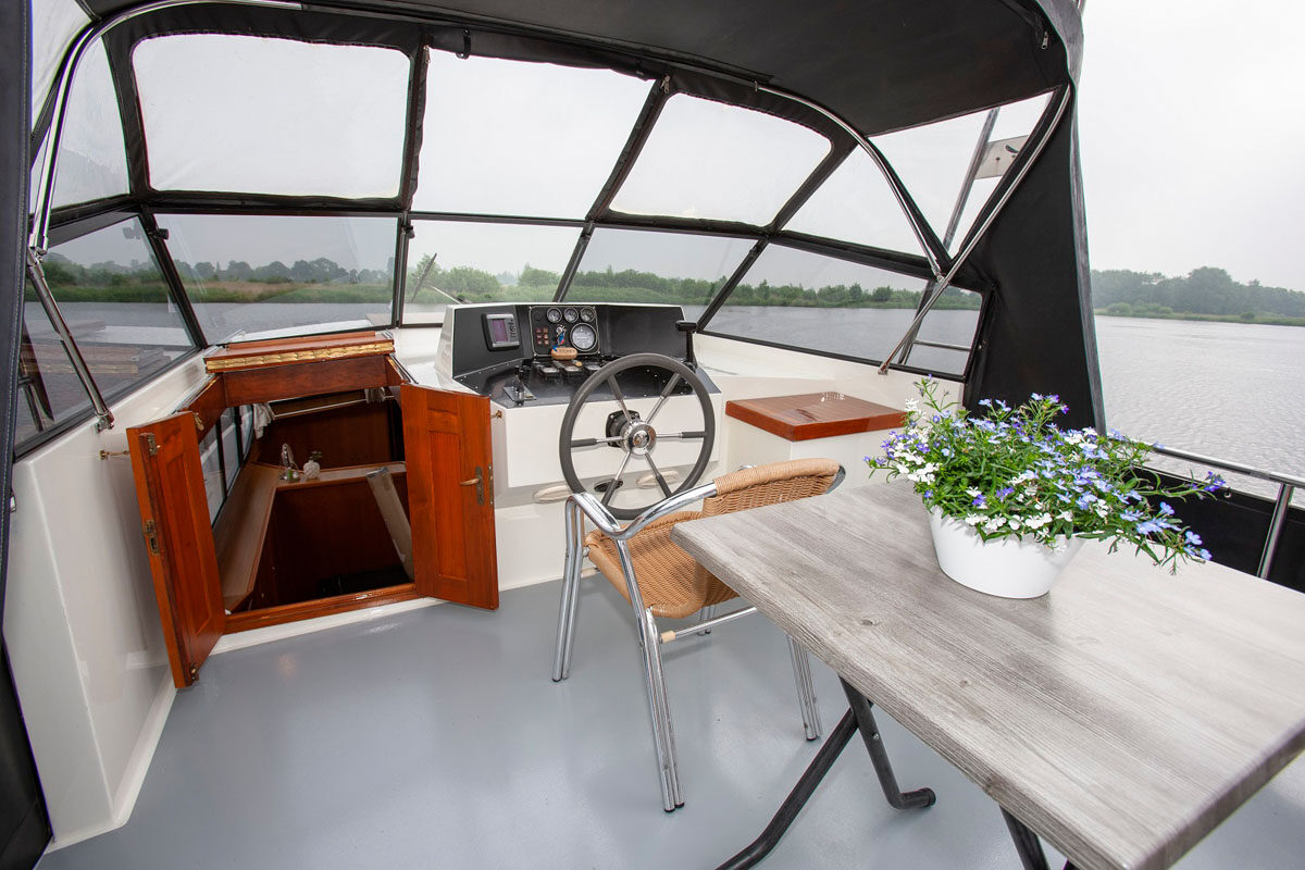 Sonnendeck Motoryacht Irnzor 1070