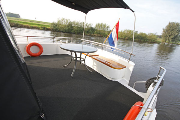 Sonnendeck Sitzbank Tisch Motoryacht Pacific