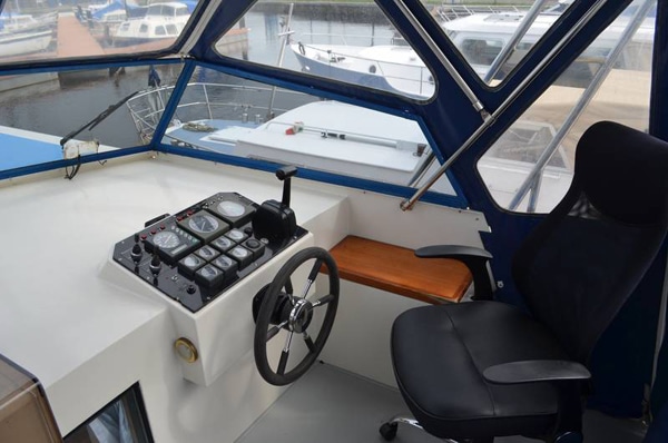 Steuerstand Motorboot Safari Houseboat 1050