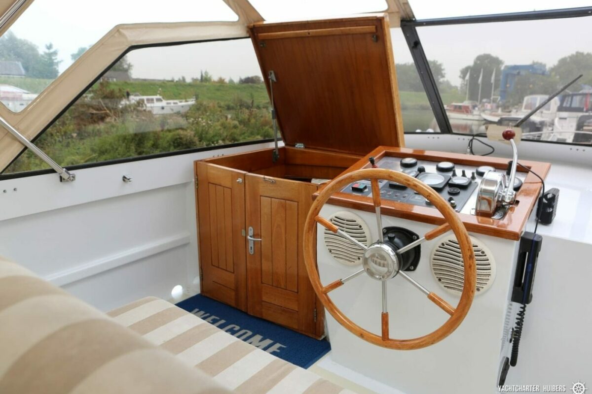 Steuerstand Motoryacht Geminus