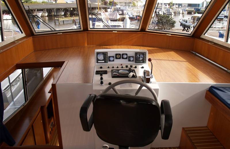 Steuerstand Motoryacht Renal 50 Pilot