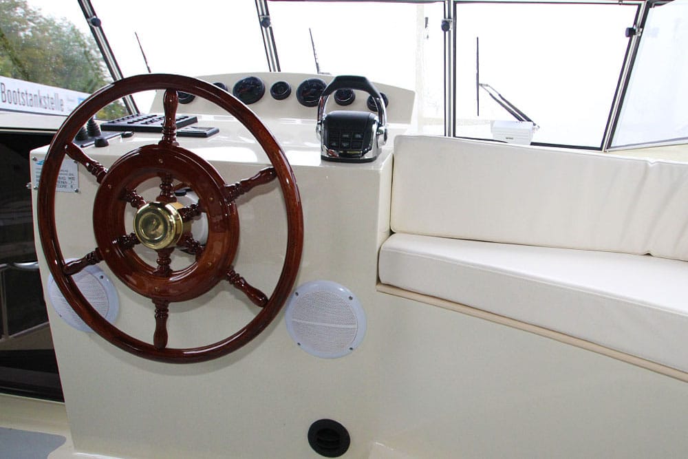 Steuerstand Motoryacht Reline Classic 13.00