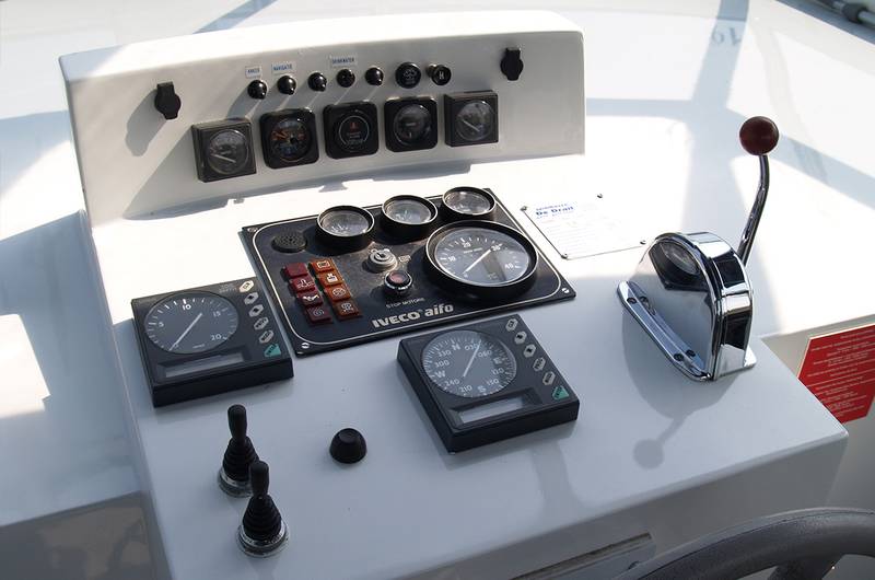 Steuerstand Motorboot Renal 50 Drait 19