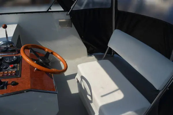 Steuerstand Motoryacht Tyvano 1450 Constellation