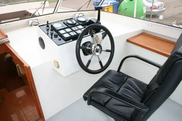 Steuerstand Motoryacht Valkkruiser 1350