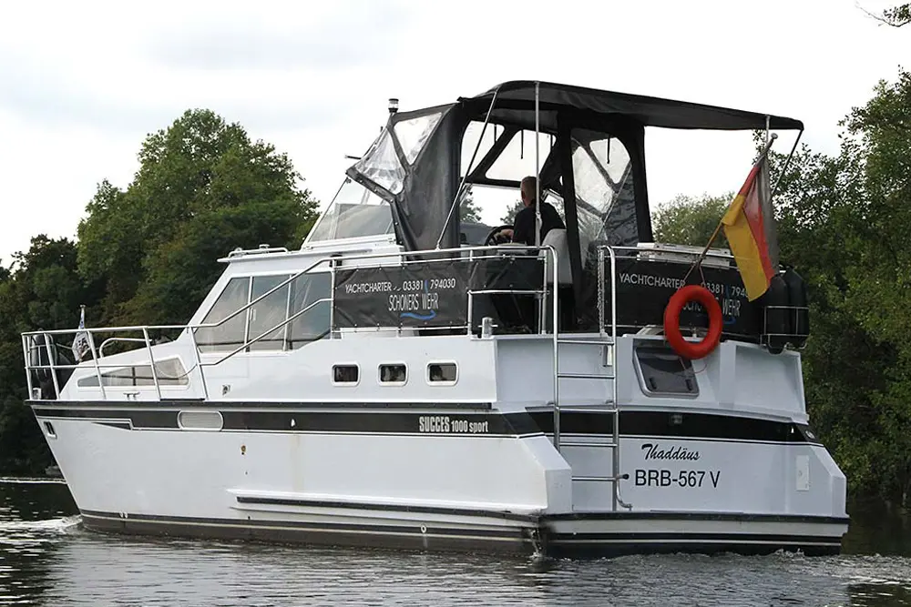 Heckansicht Succes 1000 Sport Motorboot
