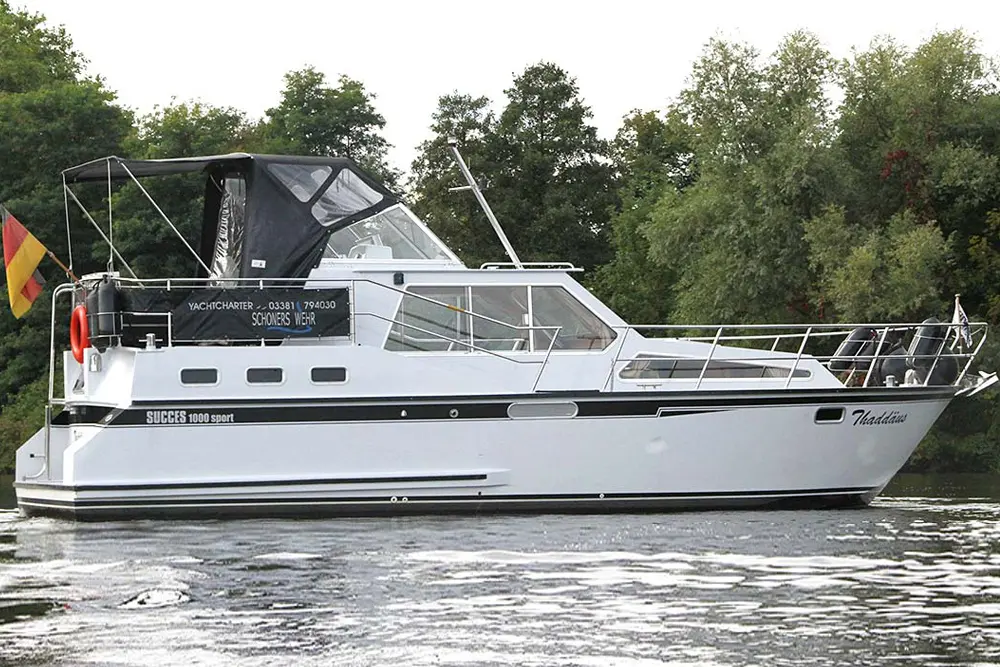 Motoryacht Succes 1000 Sport - Yachtcharter Schoners Wehr