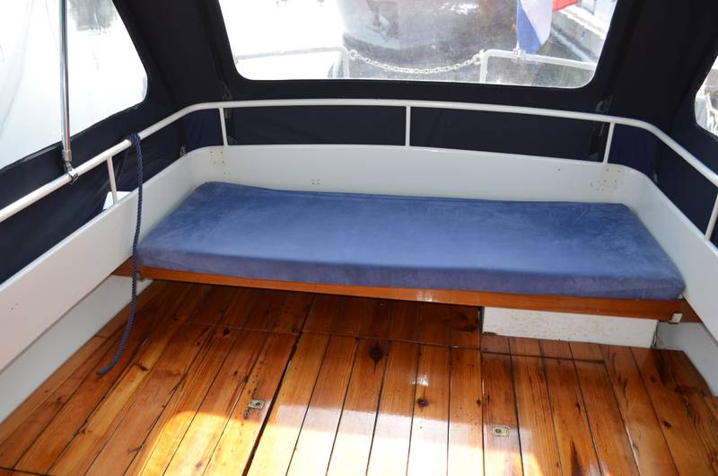 Sitzmöglichkeit Heckbereich Motorboot Doerak 850 Quinto