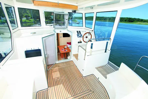 Außenterrasse im Heck Riverboat Hausboot