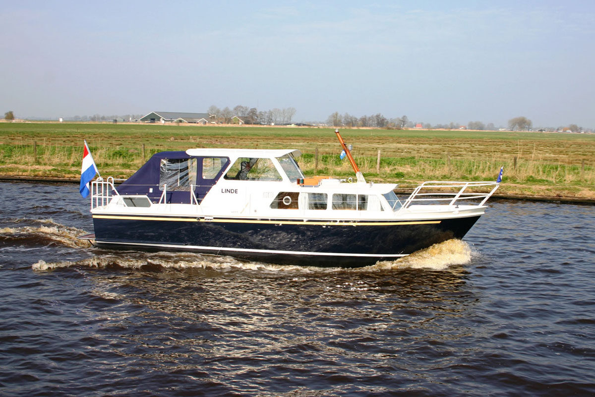 Motorboot Tjeukemeer 900 Linde - Yachtcharter Wetterwille
