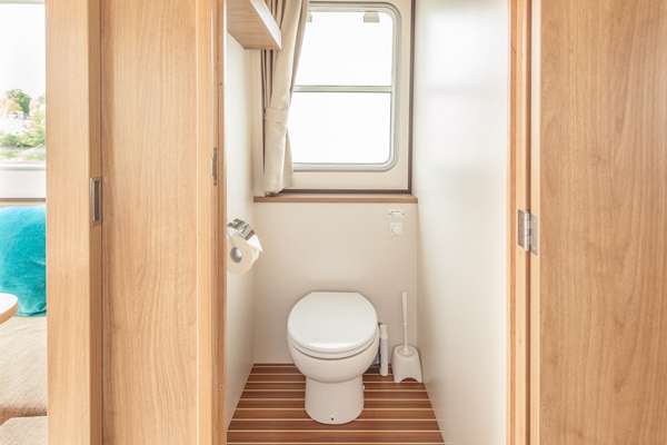 Toilette auf Hausboot Evolution Penichette